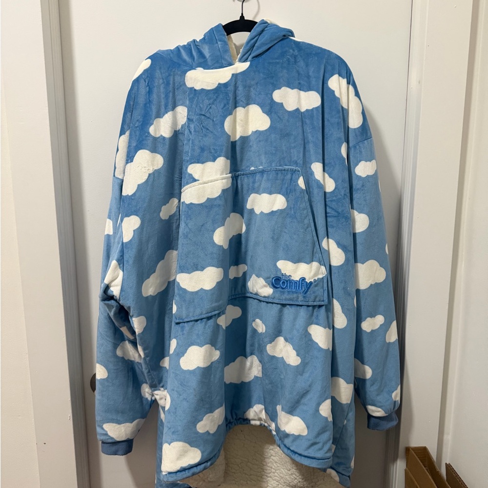 The Comfy Cloud Print Hooded Poncho - Blue